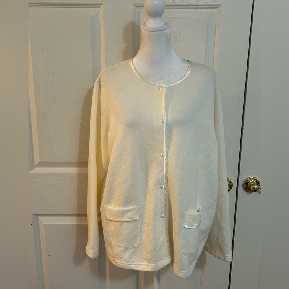 Willow Blossom cream quilted jacket/csrdigan, XL